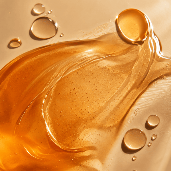 Golden self tanning essence texture inspired by DHA and Erythrulose for a natural bronzed glow