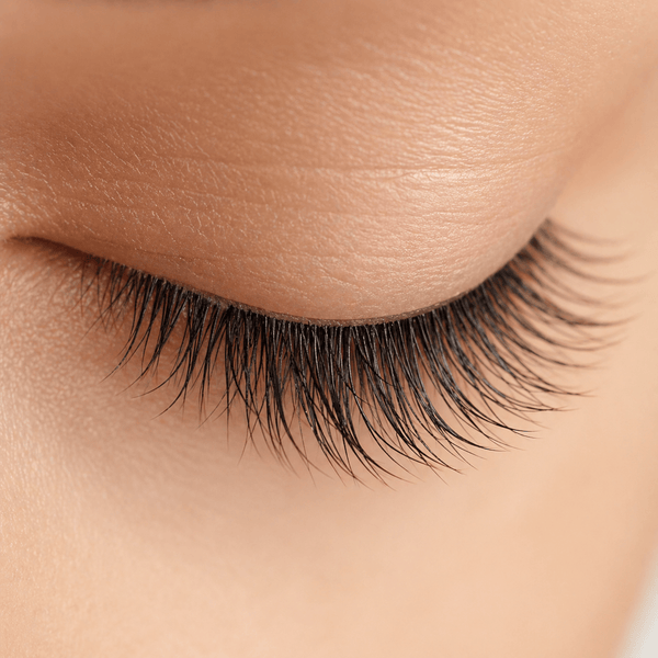 Ultra-thin invisible lash band blending seamlessly with natural lashes