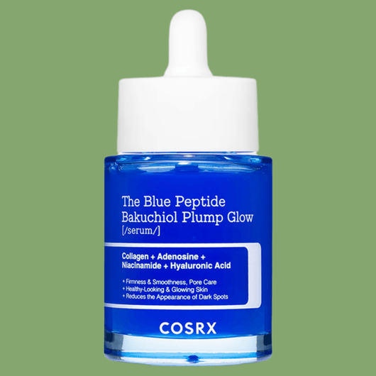 Botella de COSRX Blue Peptide Bakuchiol Plump Glow Serum sobre fondo verde suave