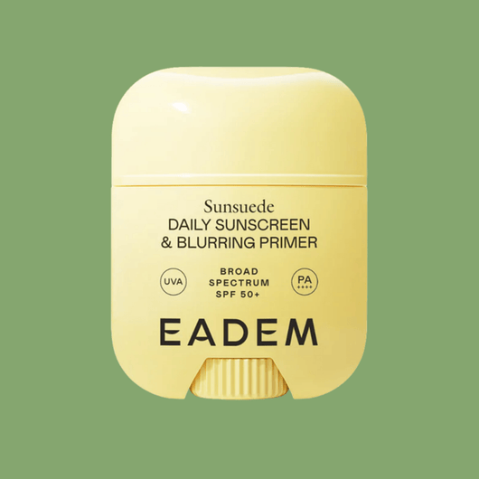 EADEM Sunsuede Daily Sunscreen and Blurring Primer SPF 50 sobre fondo verde